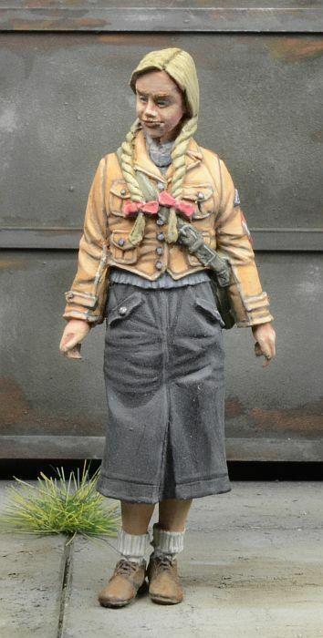 1/35 Scale Resin kit BDM Young Girl, Germany 1945