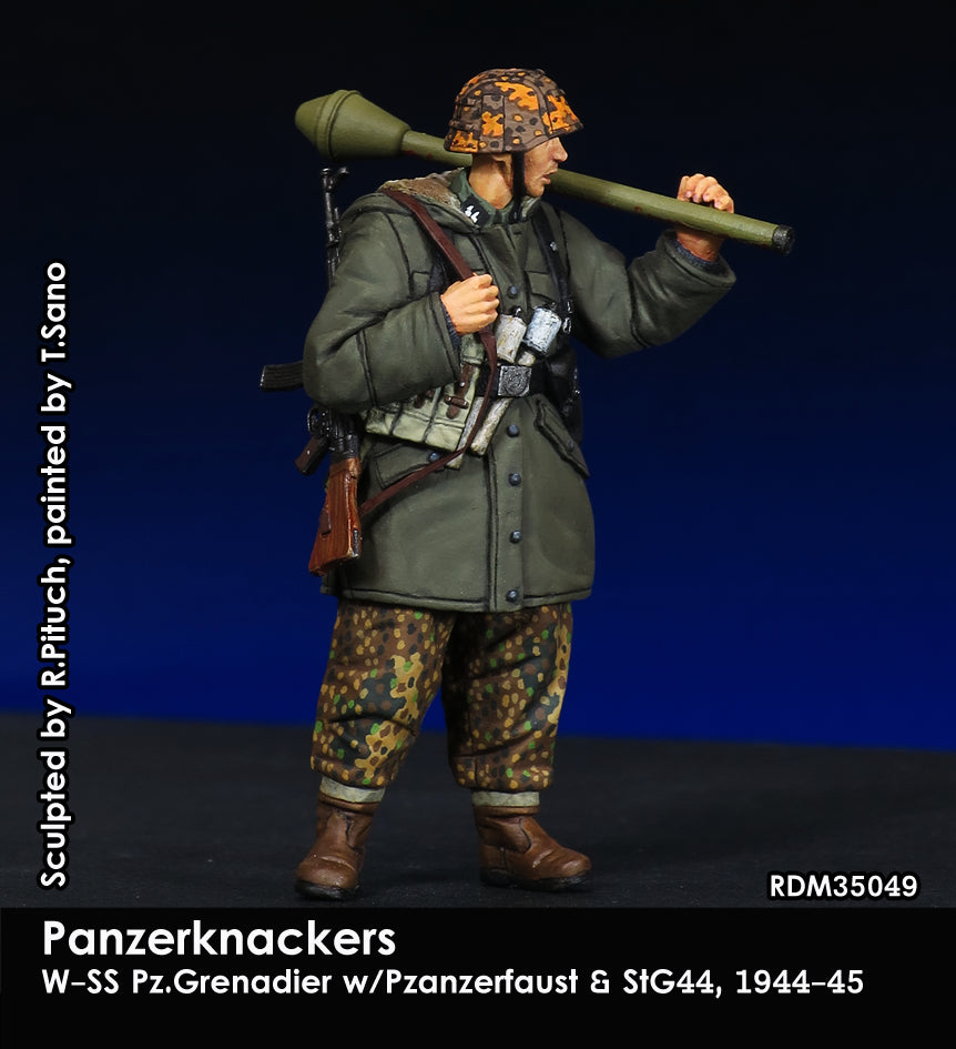 RADO WW2  W-SS Pz.Grenadier w/StG44 & PzF. 60/100, 1944/45