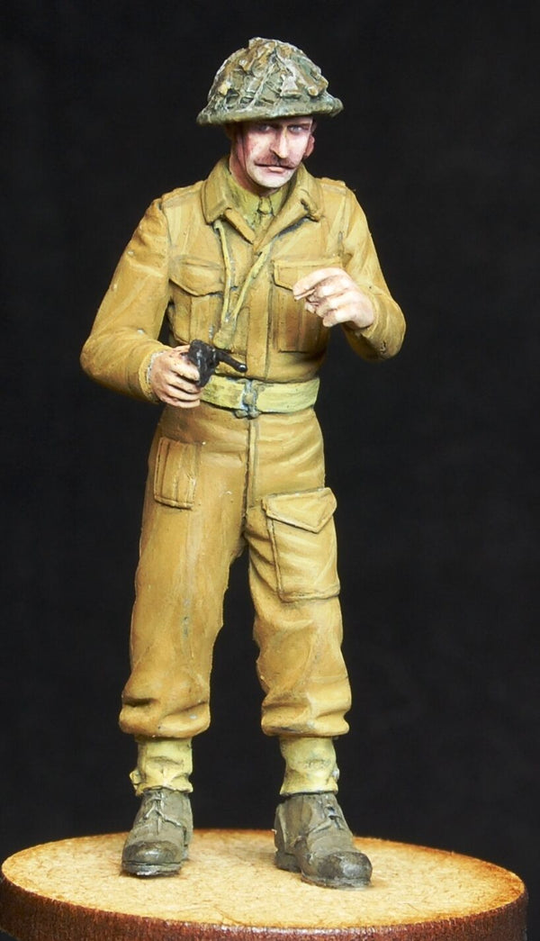 1/35 scale resin model kit WW2 British Officer