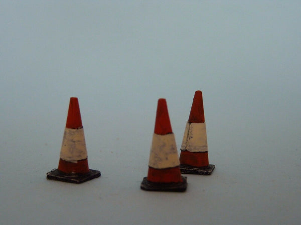 1/35 Scale Modern Road traffic cones 8 pces